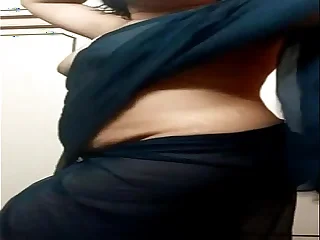indian aunty dropping saree porn video