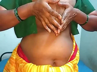 desi aunty showing her boobs and grousing porn video